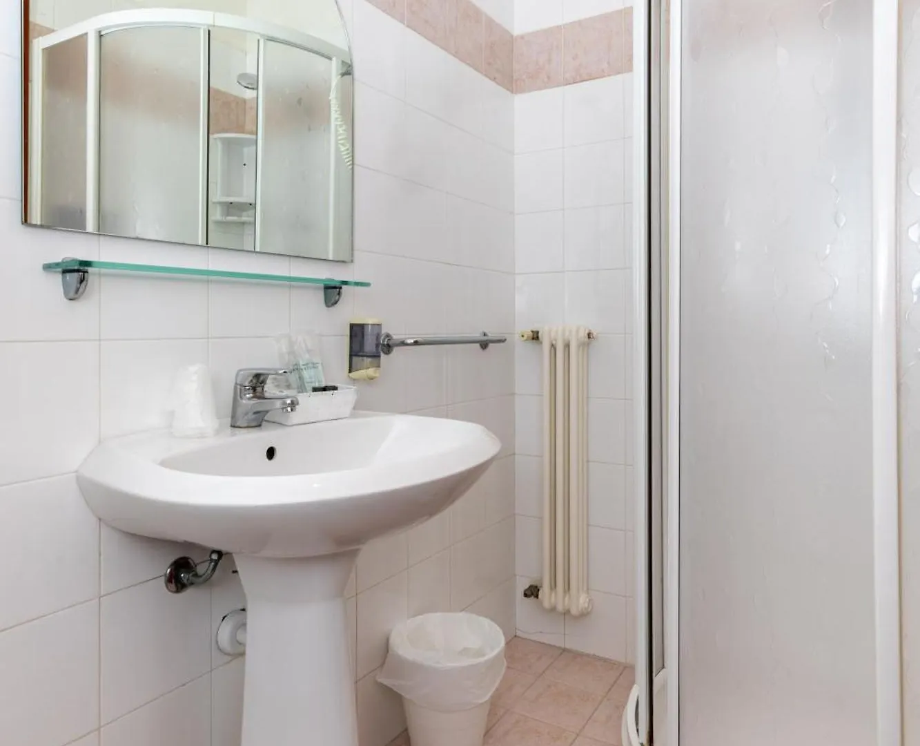 Hotel La Perla Rimini 3*,  Italien