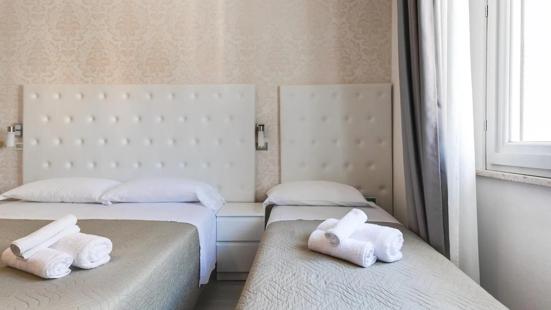 Hotel La Perla Rimini 3*,  Włochy