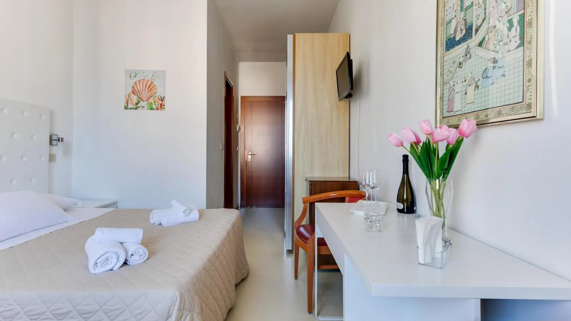 Hotel La Perla Rimini 3*,
