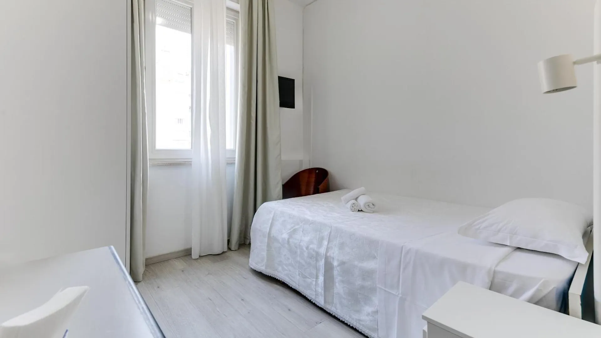 Hotel La Perla Rimini 3*,